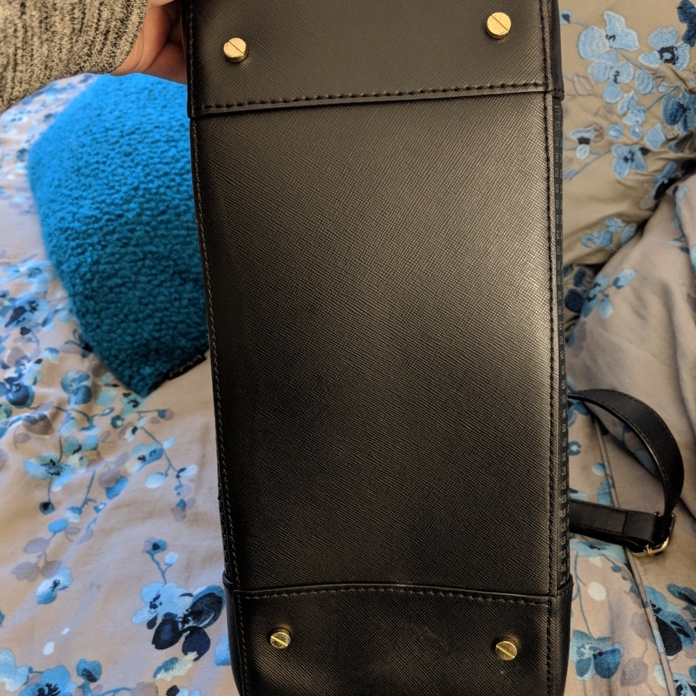 Tory Burch Robinson Perforated Double Zip bag - Picture 5 of 8